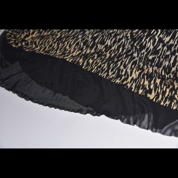 Animal Print floaty Tunic with mesh trim size pit to pit 23 inch so plus size - Picture 5 of 6